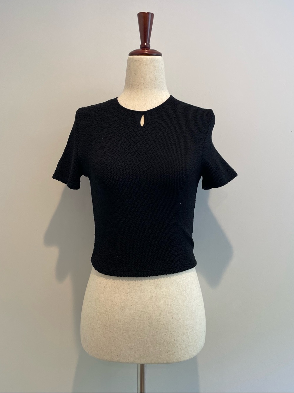 Zara Black Short Sleeve Keyhole Knit Top EUC - size M